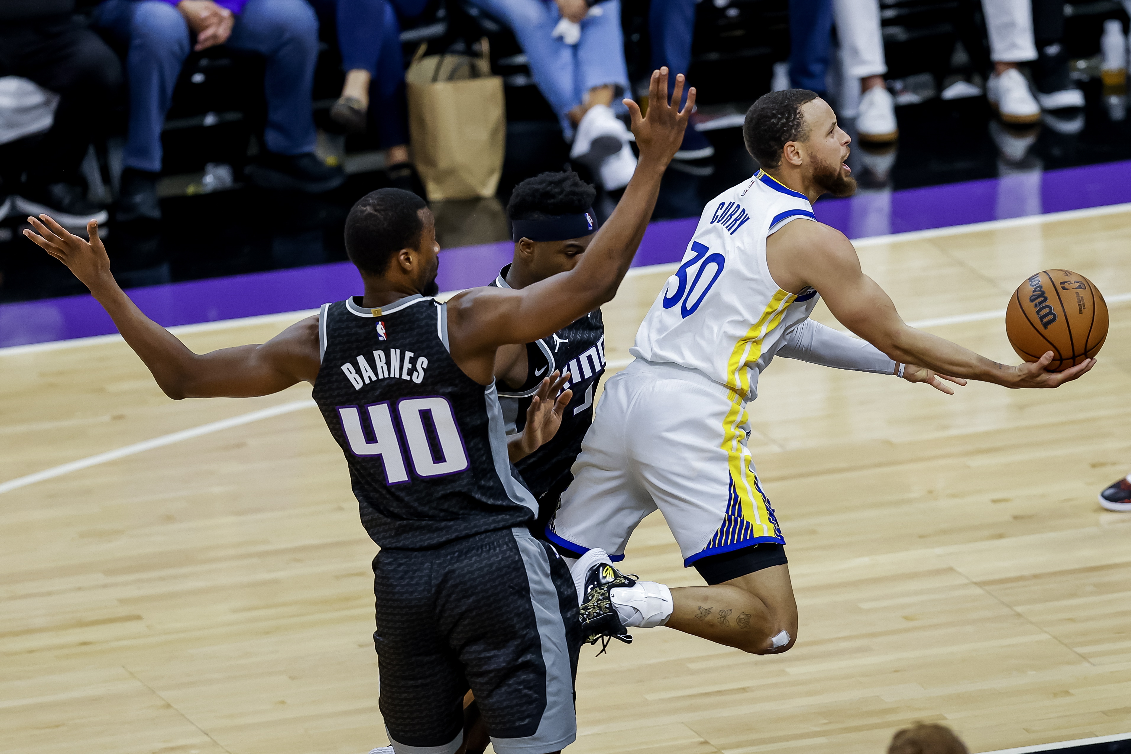 Vezenkov with 2 points in a Sacramento loss to Golden State Warriors