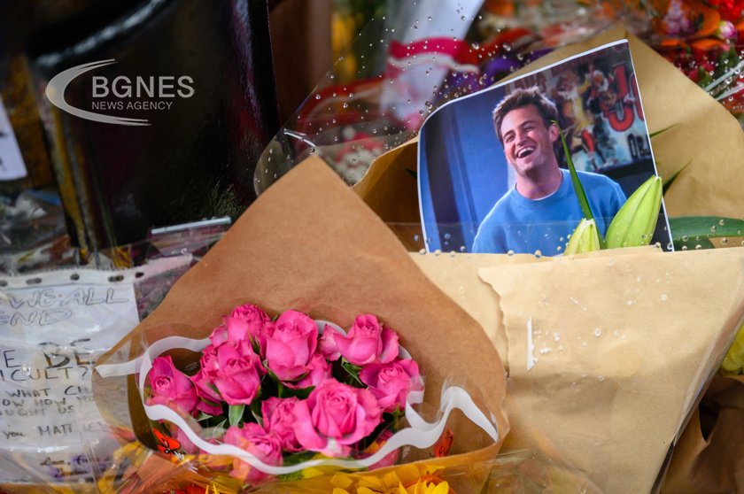 Co-stars from "Friends" sent Matthew Perry on his final journey
