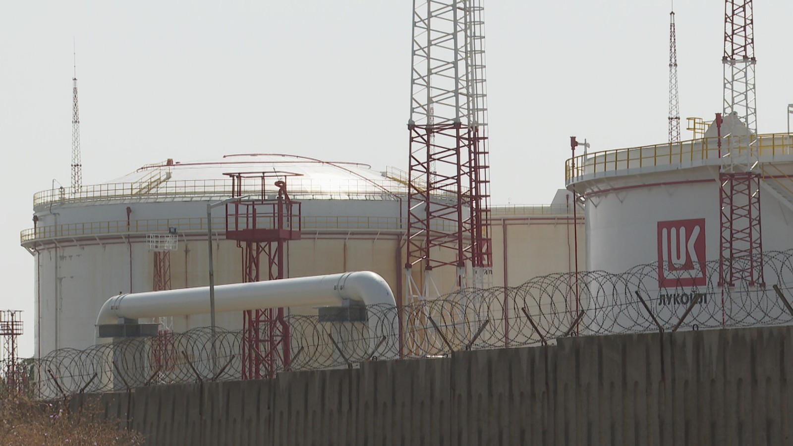 Bulgarian PM admits sanctions against Moscow were violated. "The exemption granted to Lukoil should be revoked immediately" says MP Delyan Dobrev