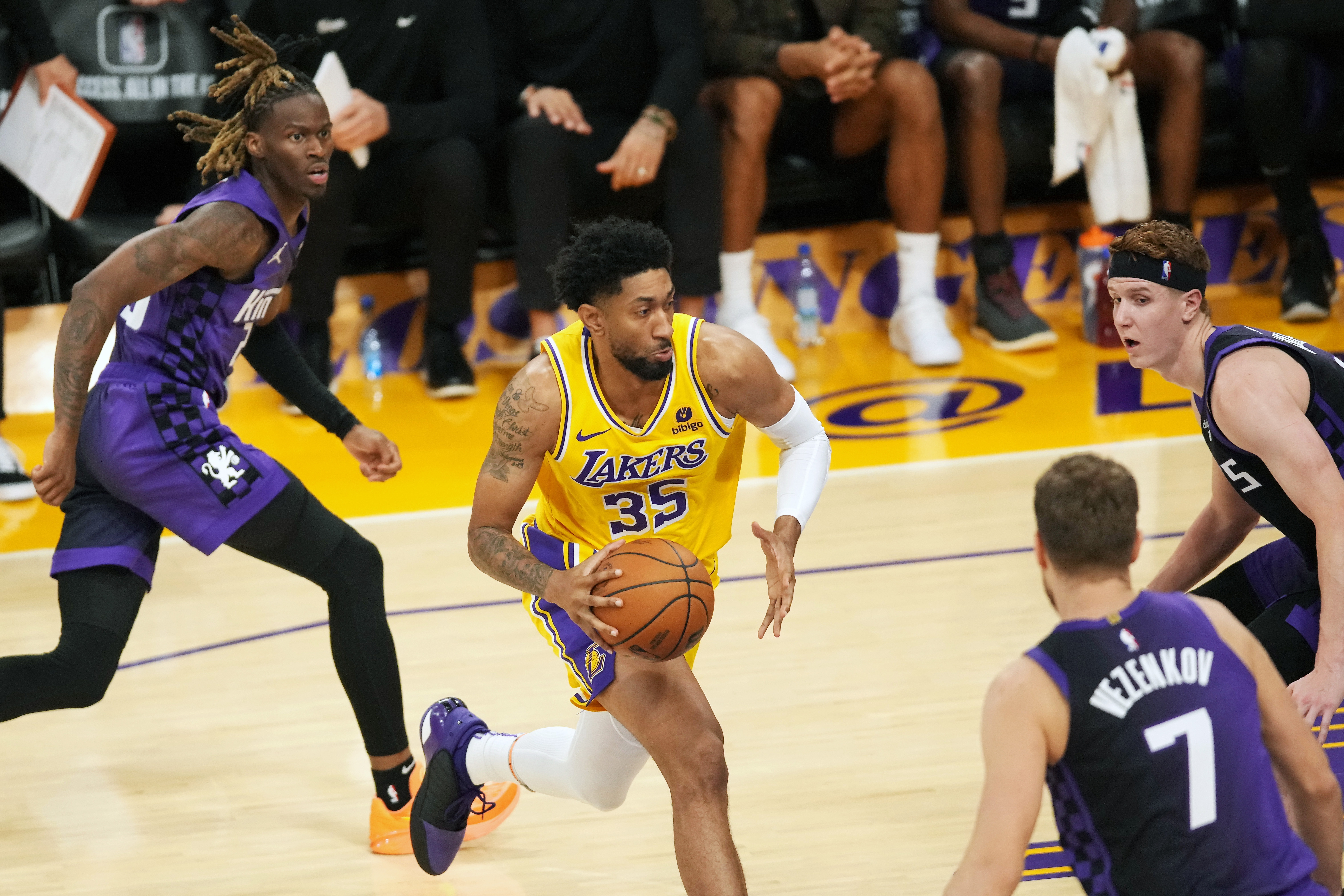 Vezenkov with 4 points in Kings' win over LA Lakers