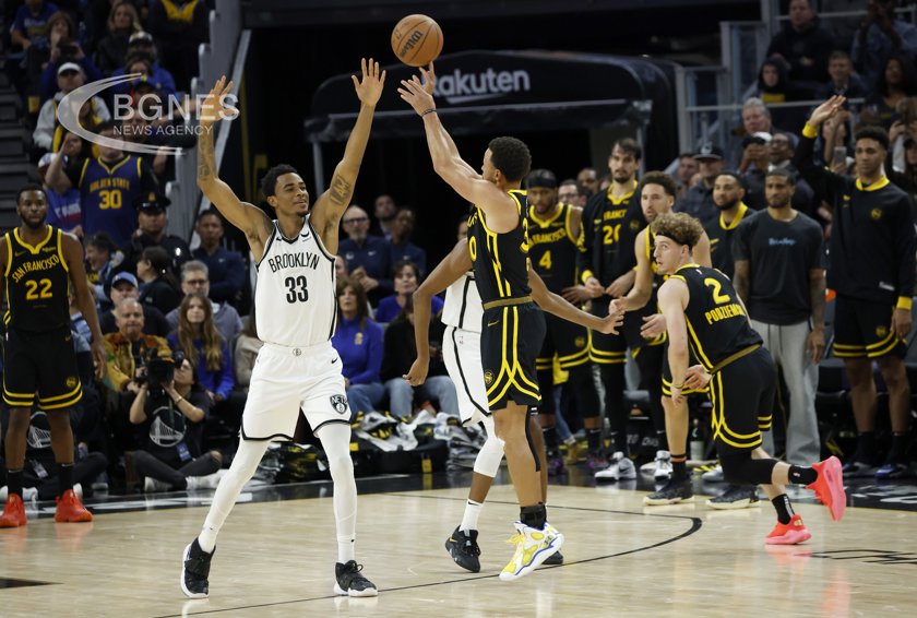 Curry passed the 3,500 three-point mark and led the Warriors to a victory over the Nets