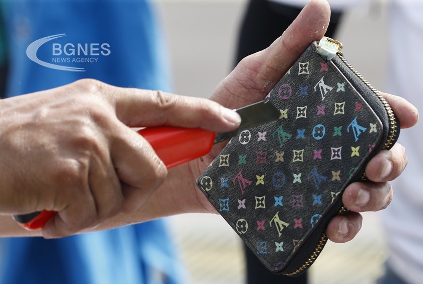 A lost wallet reunited an American family after 65 years