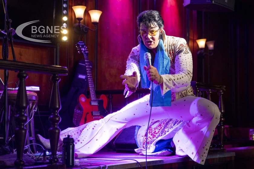 The Return of the King: The Elvis Hologram Concert Premiere