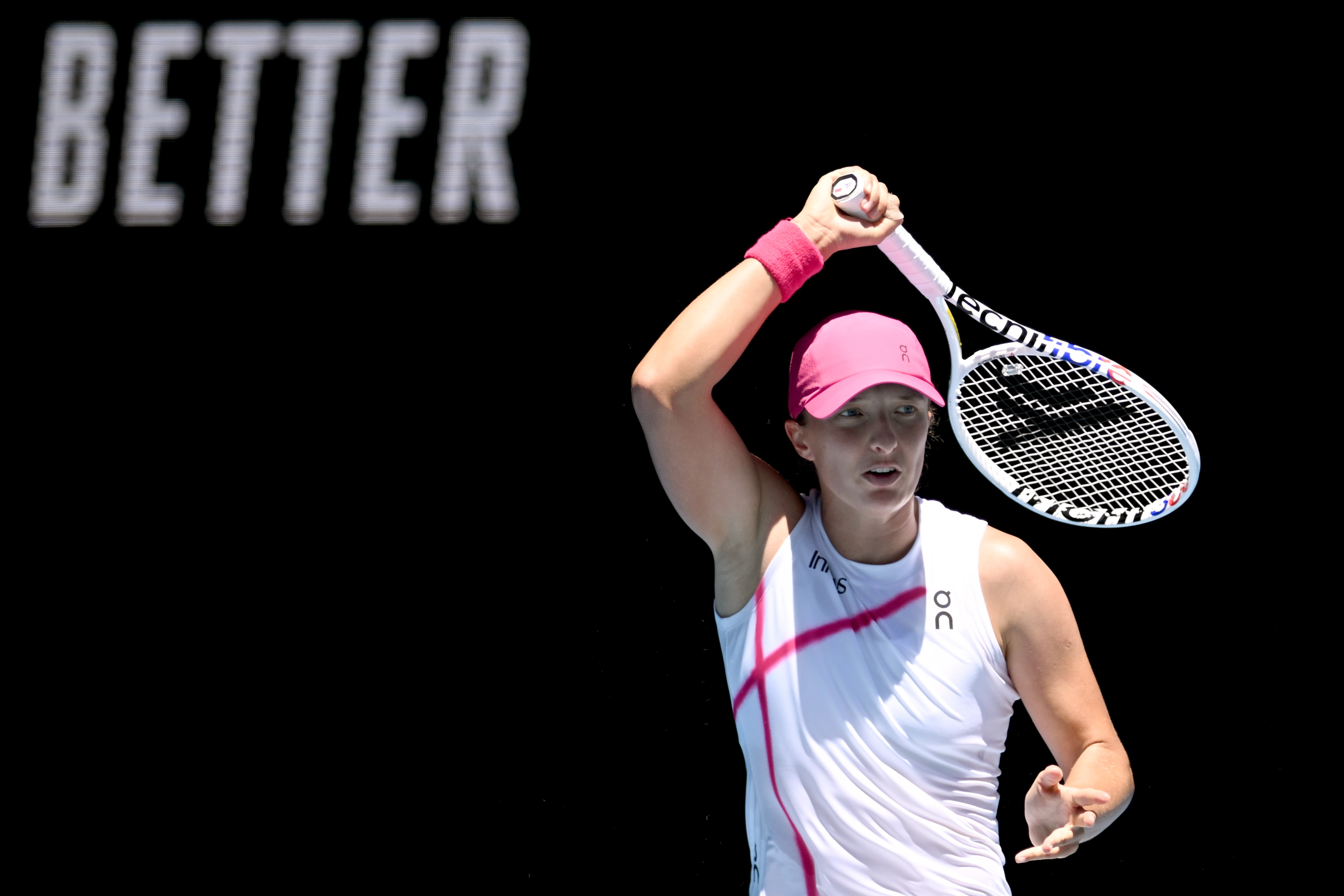 Swiatek beats Kenin for place in the second round of the Australian Open