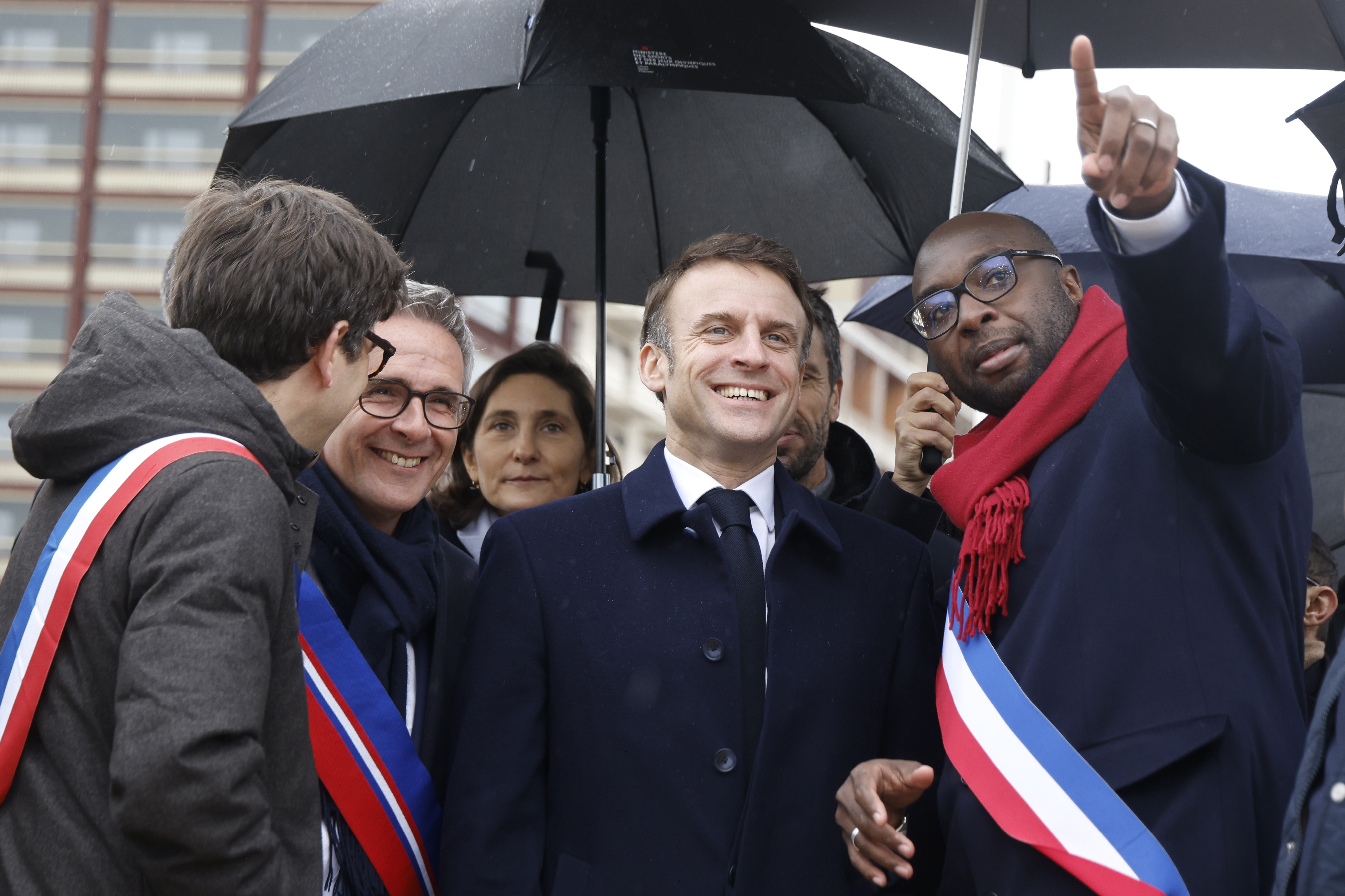 Emmanuel Macron opens the impressive Olympic village in Paris