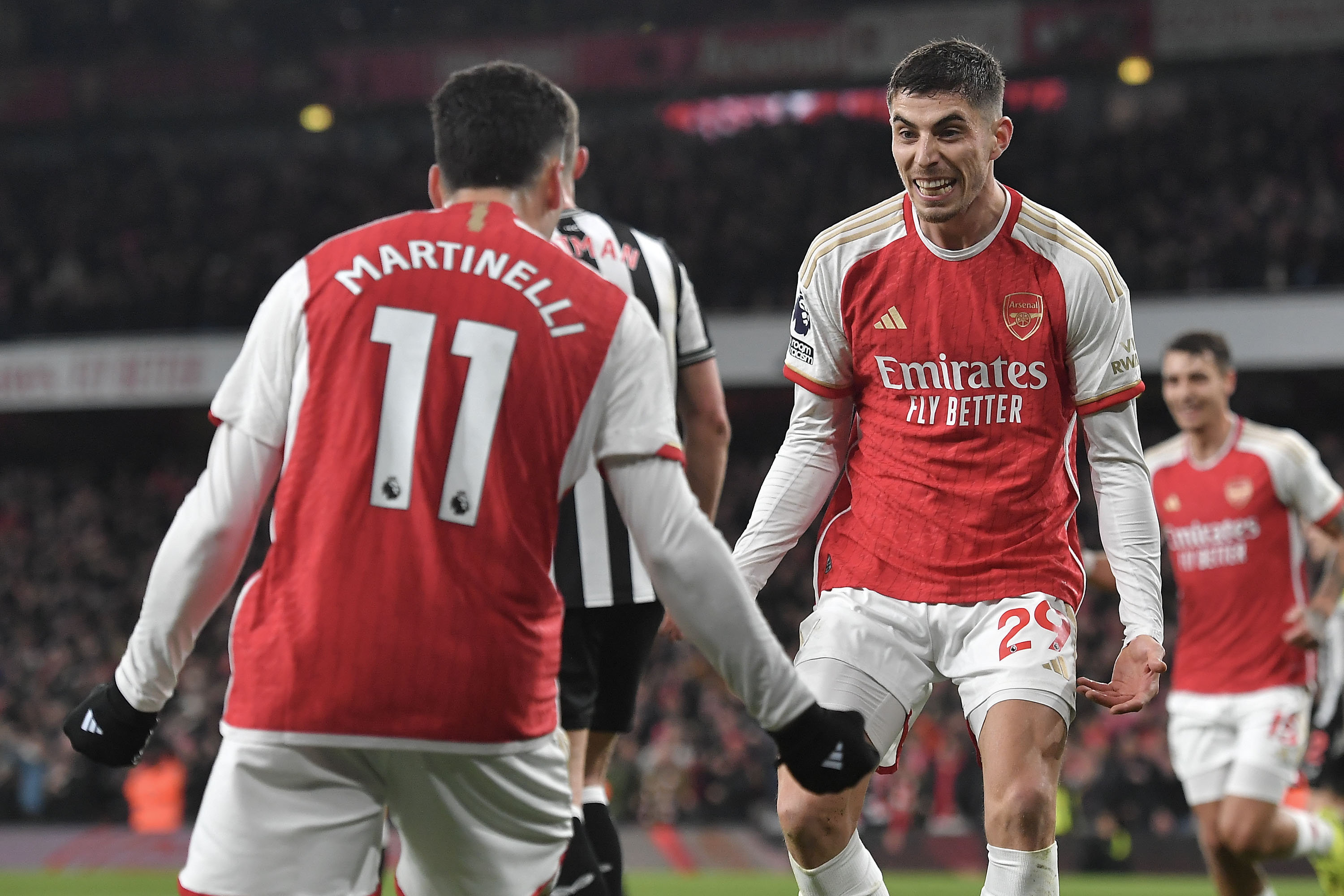Six-star Arsenal thrash Sheffield United to keep up pace with Liverpool and City