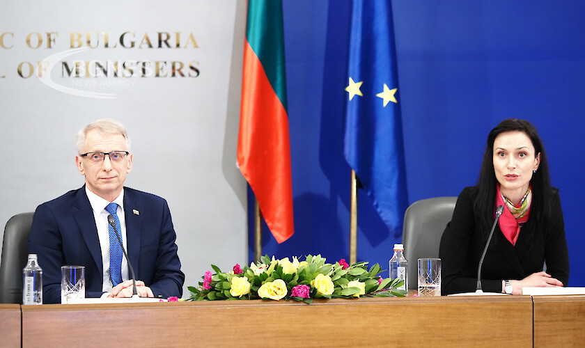 The Bulgarian President has started consultations for new cabinet with the parlimentary parties