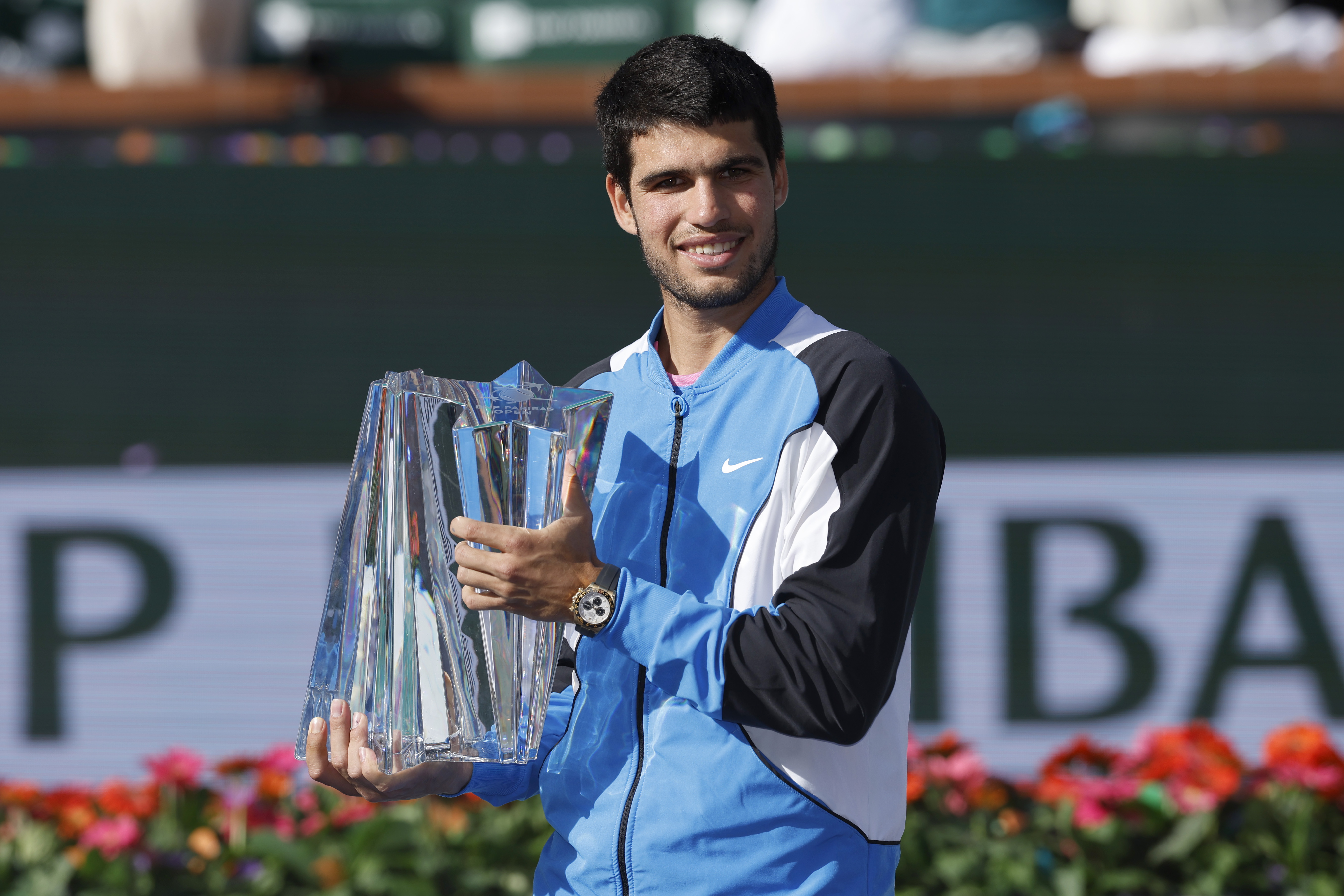 Alcaraz defends Indian Wells title, Swiatek triumphs in the women's tournament