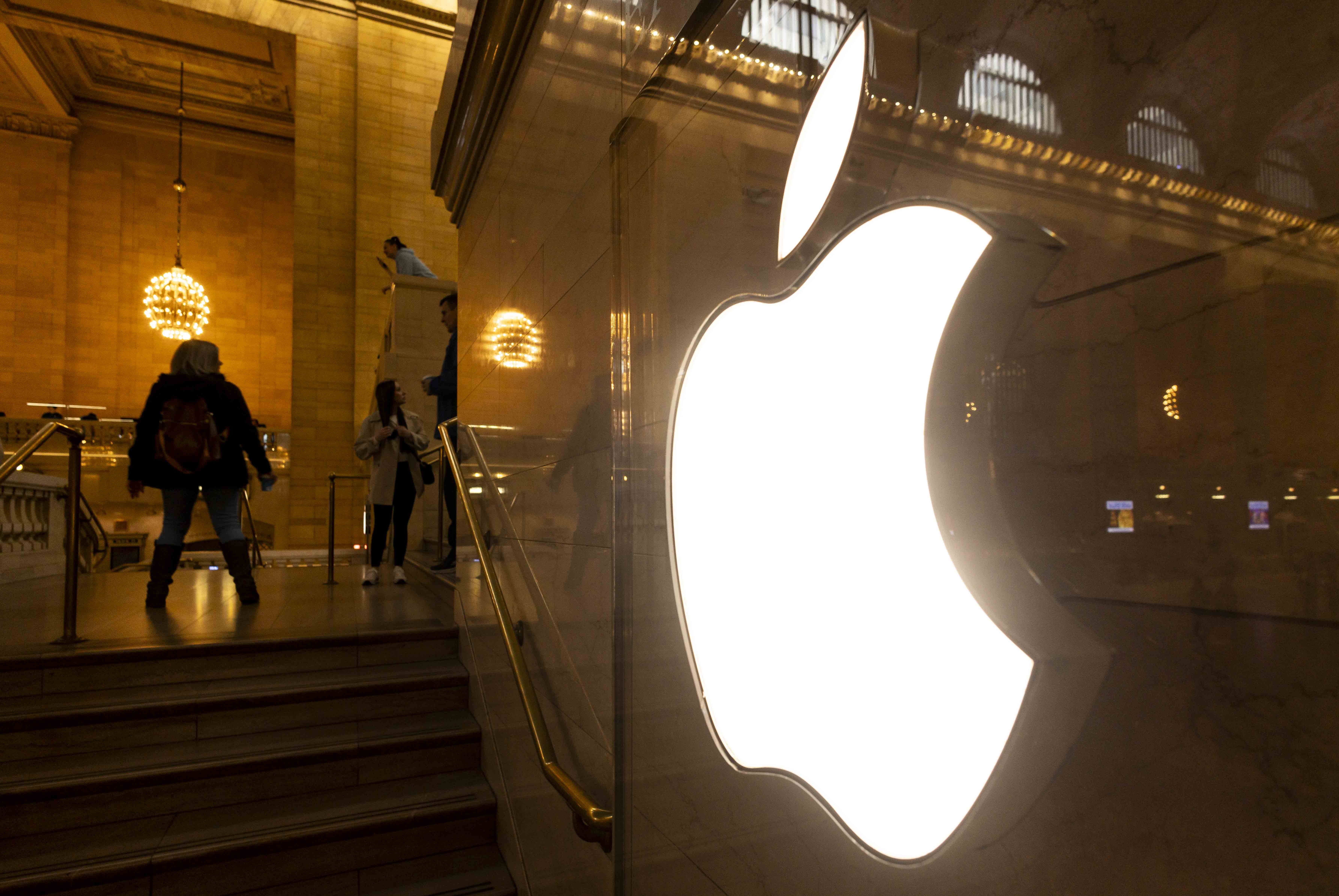 US sues Apple in wide-ranging iPhone market monopoly case