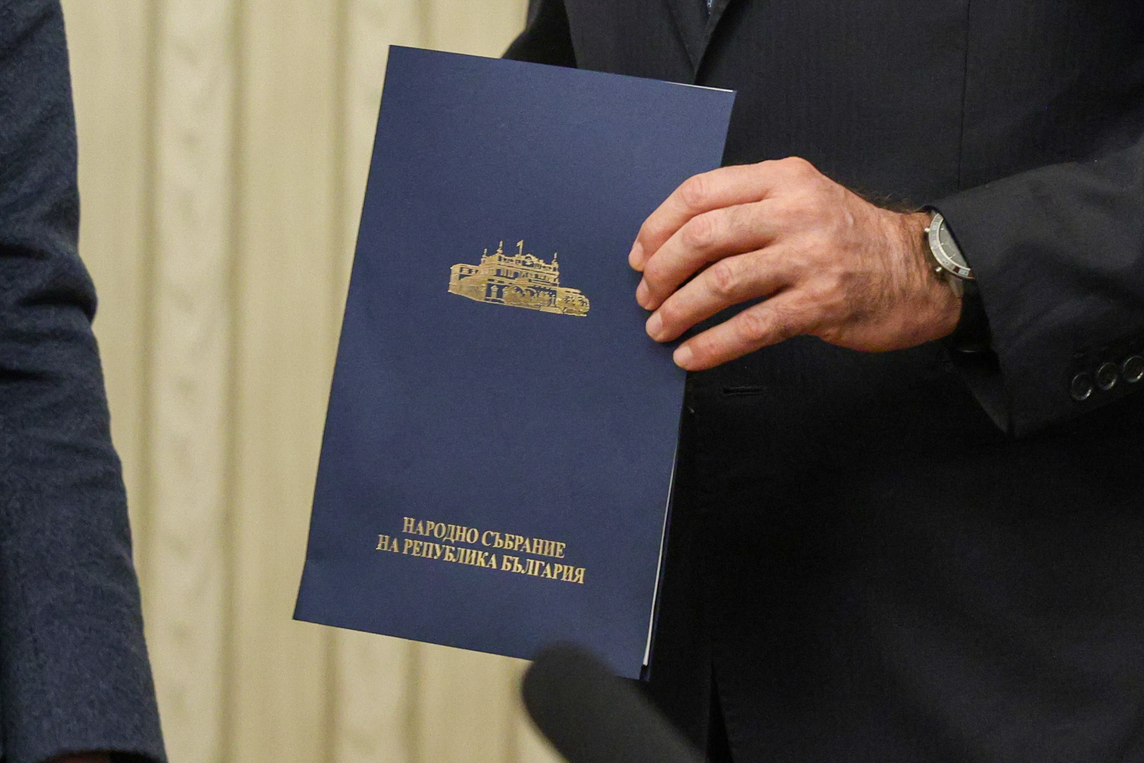 Bulgarian President Rumen Radev will hand over a mandate to form a government to the WCC-DB