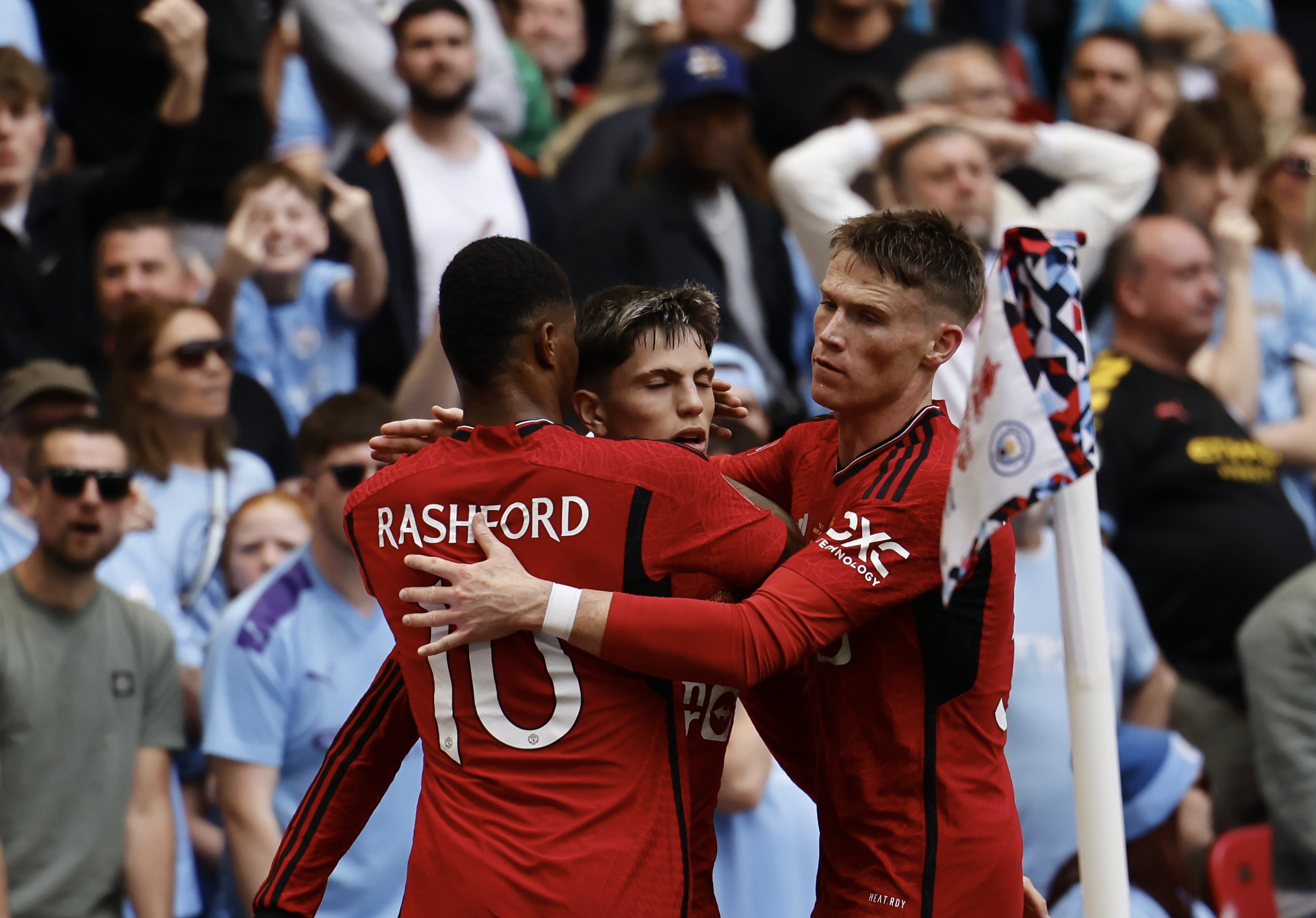 Man United beat rivals Man City for a 13th FA Cup