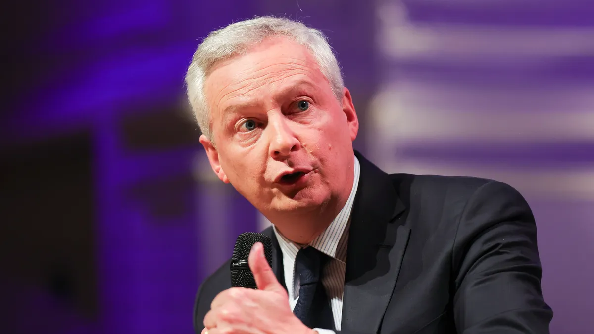 France has pledged to reduce its public deficit below 3% of GDP