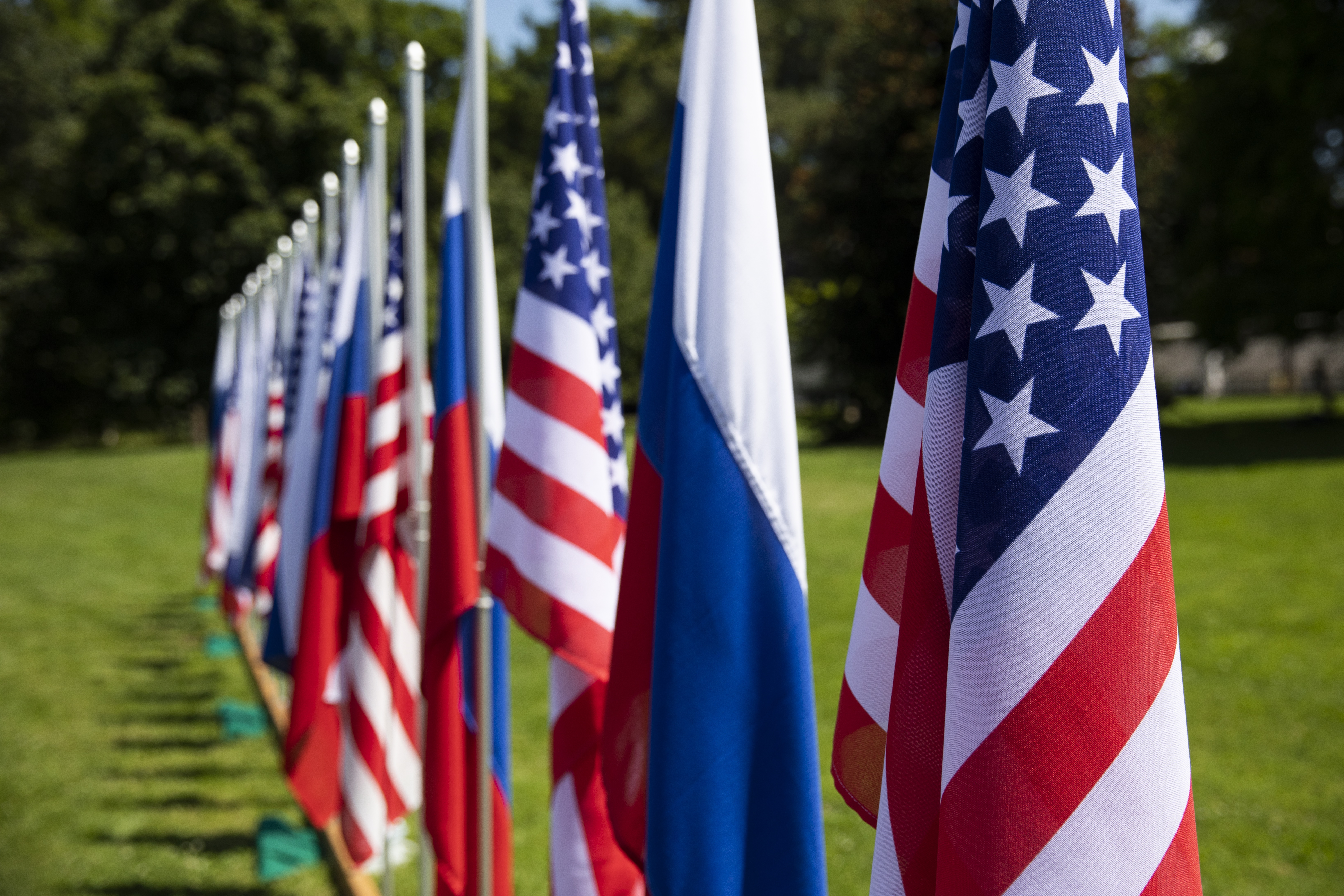 The US and Russian defense ministers discussed the war in Ukraine