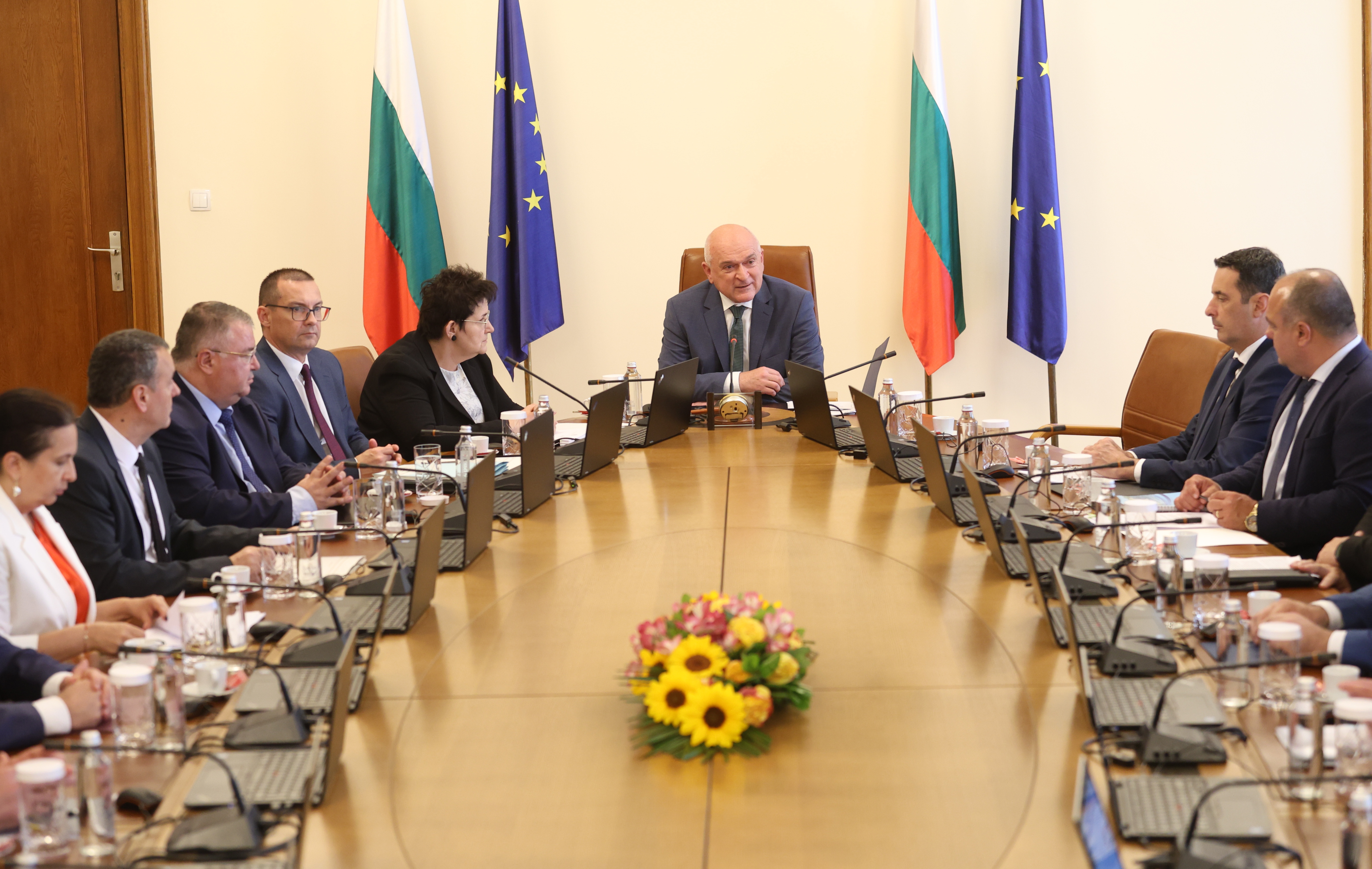 MC of Bulgaria: Peace should not be at the expense of the territorial integrity of Ukraine, NATO should not be a direct participant in the war