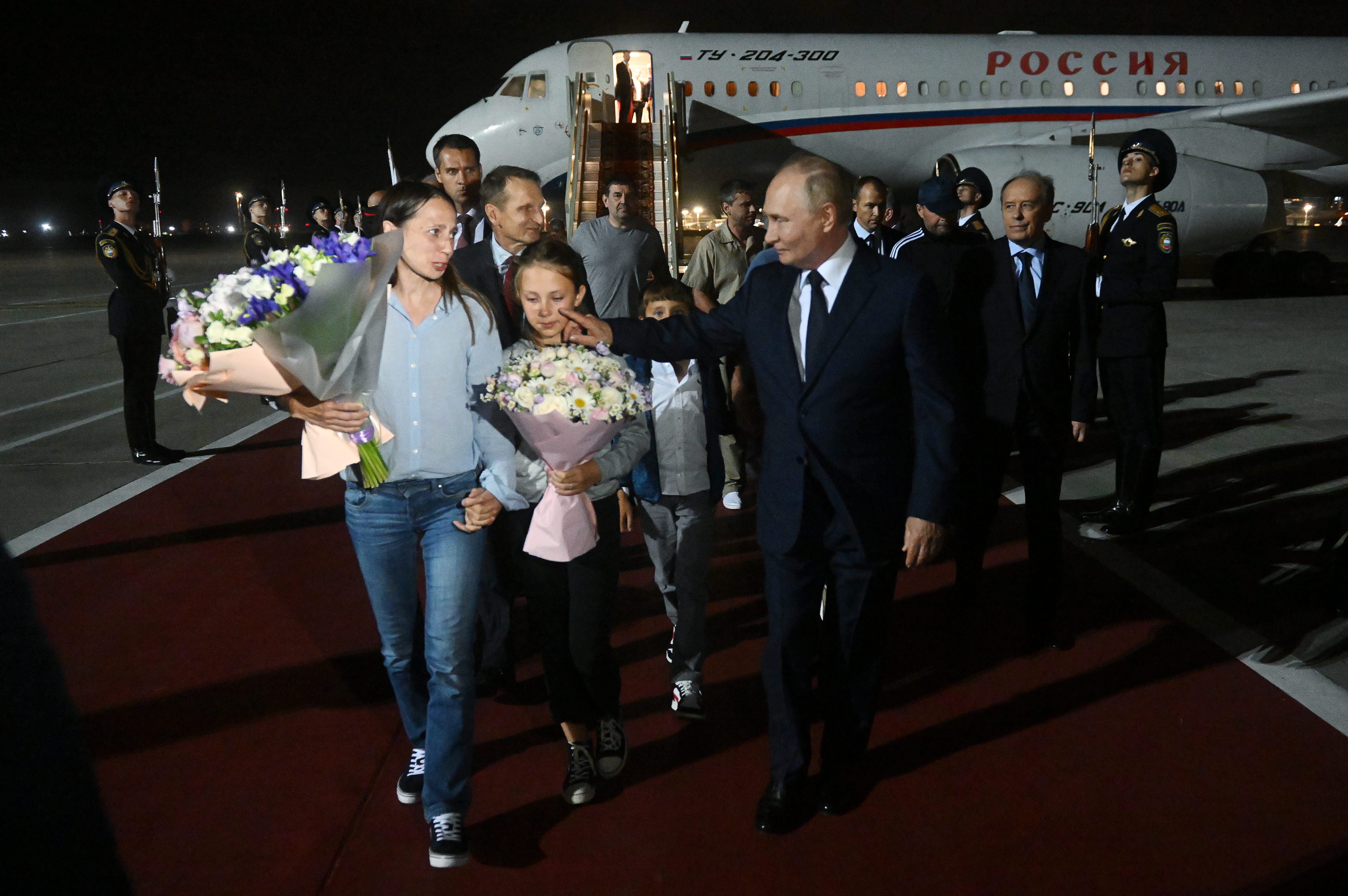 Putin welcomed Russian prisoners released by the West in Moscow