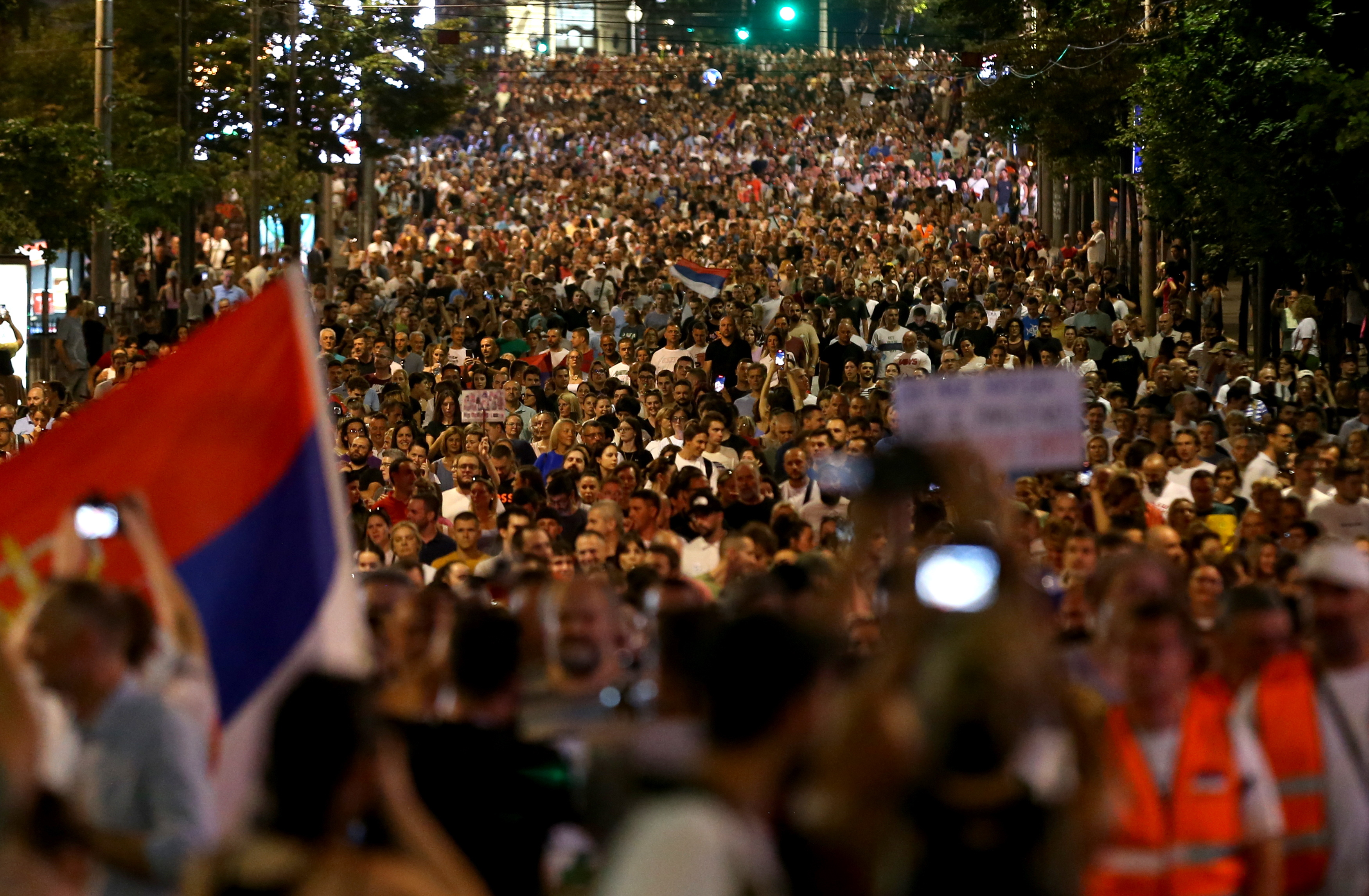 Thousands of Serbs protest in Belgrade against the opening of a lithium mine