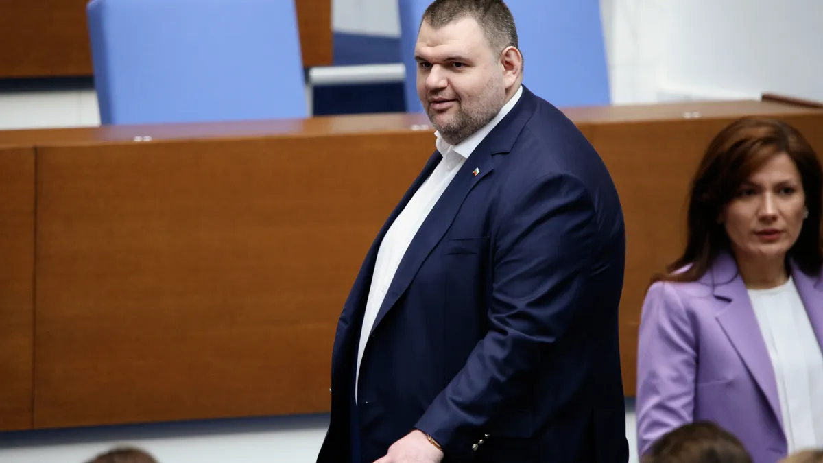 Delyan Peevski: President Radev is delaying the cabinet because he is spending the stolen cash at sea