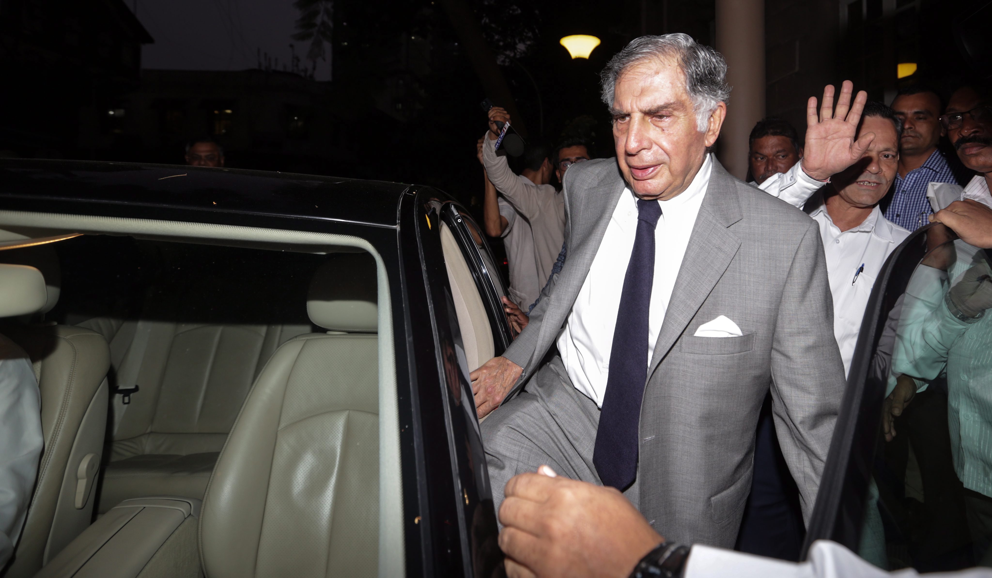 Indian business titan Ratan Tata passes away at 86