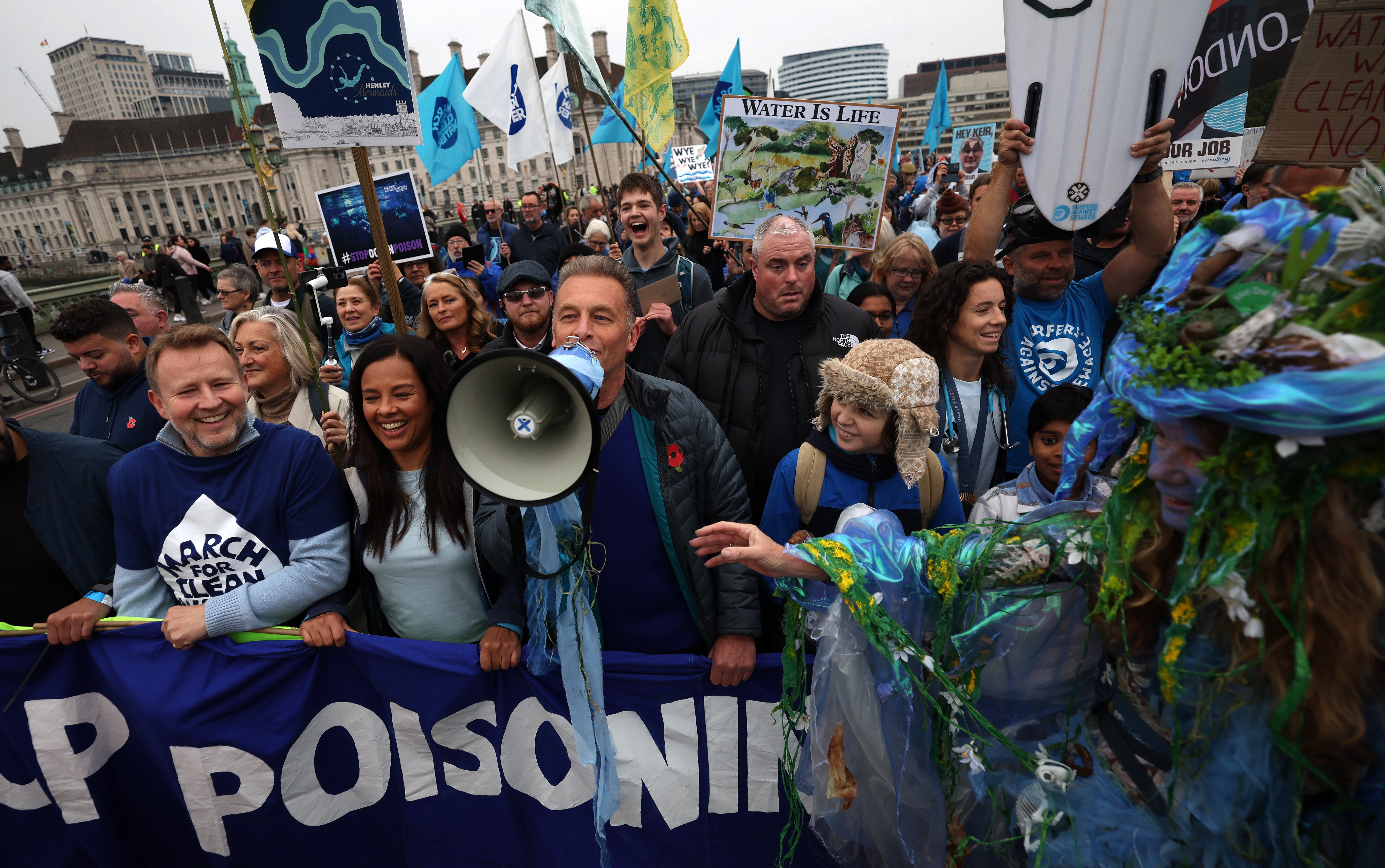 Thousands take to the streets of London to demand water conservation