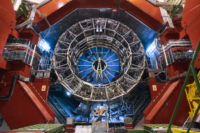 CERN cuts ties with Russian research institutes