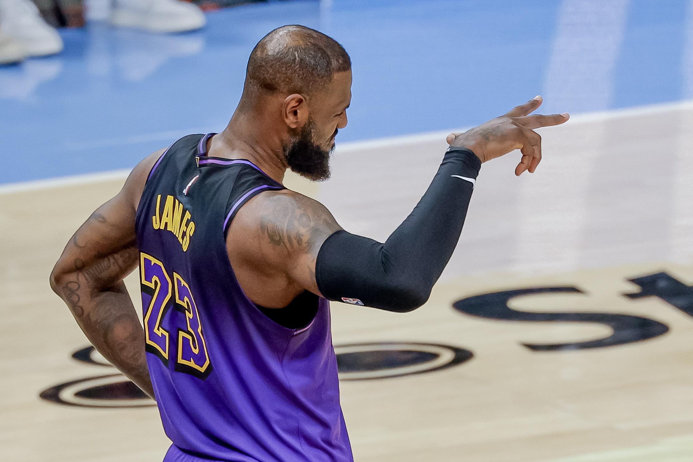 LA Lakers inflict 16th straight loss on Washington