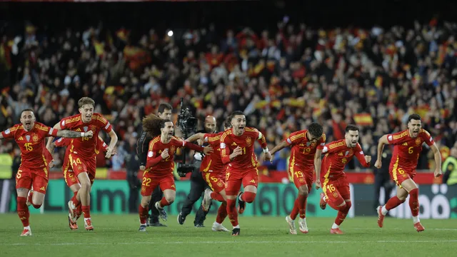 Spain beat Netherlands on penalties and will play Bulgaria in the World Cup qualifiers