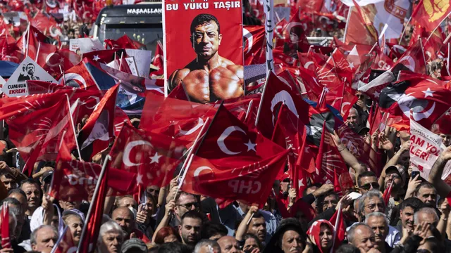Hundreds of thousands protest in Istanbul in support of Ekrem Imamoglu
