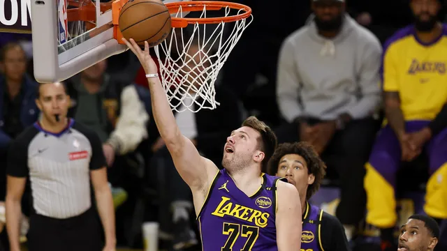 Lakers beat Houston in key battle in the Western Conference