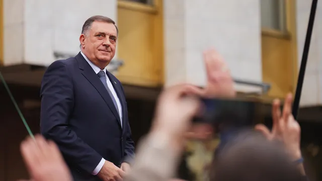 Dodik gives hundreds of thousands of dollars to have US sanctions against him lifted