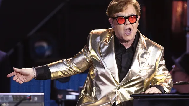 Russia bans Elton John's AIDS foundation