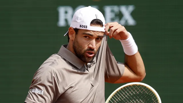 Berrettini knocks out Zverev in Monte-Carlo second round
