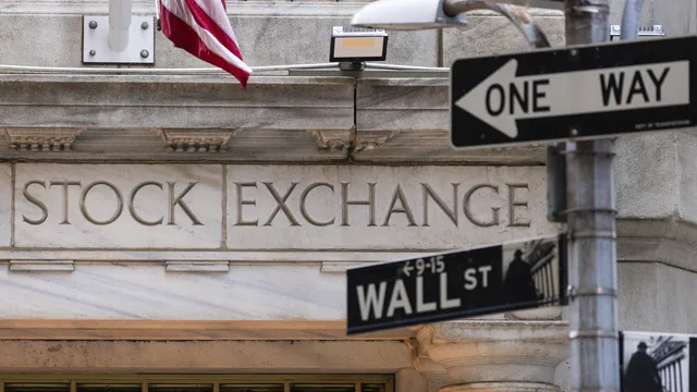 The S&P 500 ended down 1.6% after Trump's tariff worries killed the rally in US stocks