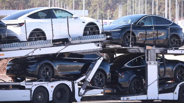 Tesla orders two import models in China, made in the US