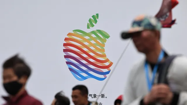 Trump threatens new smartphone tariffs, days after exempting them
