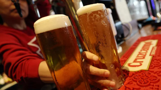 Alcohol, cigarettes and a sedentary life start to have a negative impact at the age of 36