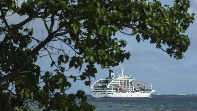 Swiss cruise giant signs €3.5 billion deal for two French ships