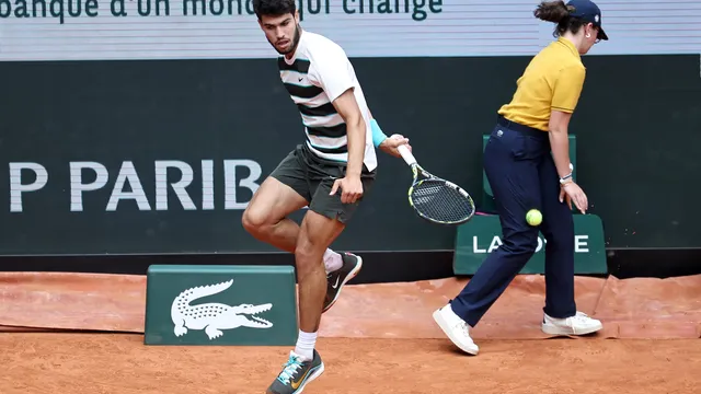 Alcaraz off to a hot start in Paris