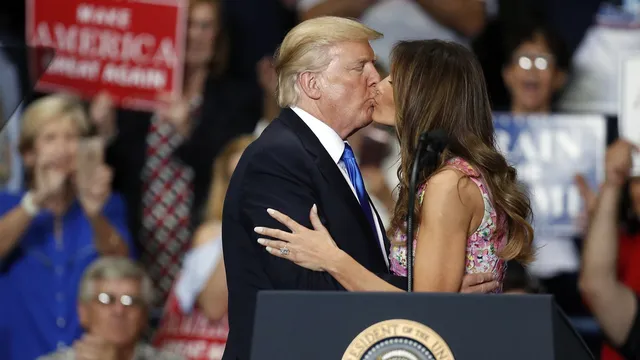 Scientists: Depression and anxiety can be transmitted through kissing