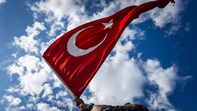 Turkish economy growth slows to 2%