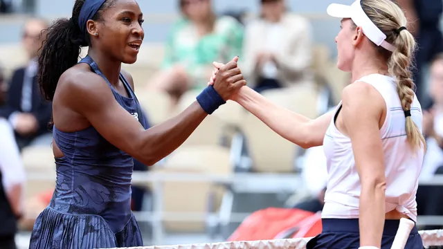 Gauff advances to fifth straight quarterfinal in Paris after beating Alexandrova