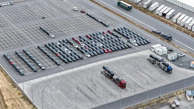 Tesla shares plummeted with a loss of $100 billion in market capitalization