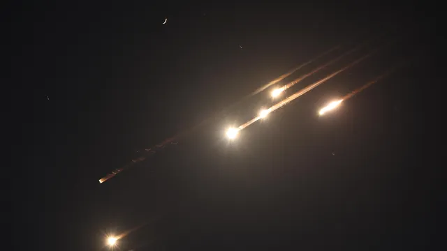 Hundreds of Iranian ballistic missiles fired at Israel, explosions in Tel Aviv and Jerusalem