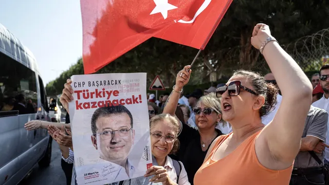 Imamoglu appears in court on charges of “threatening” prosecutor