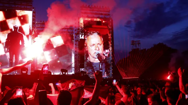 Croatian rock singer Thompson "conquered" Zagreb with half a million people at a historic concert