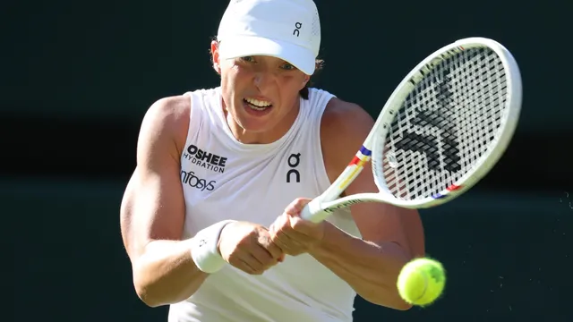 Swiatek to meet Anisimova in Wimbledon final after thrashing Bencic