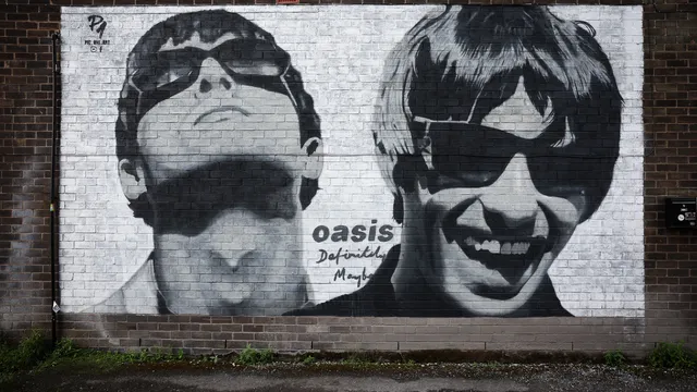 Oasis top UK charts after reunion frenzy