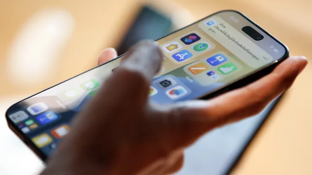 Early smartphone use linked to poorer mental health in adulthood