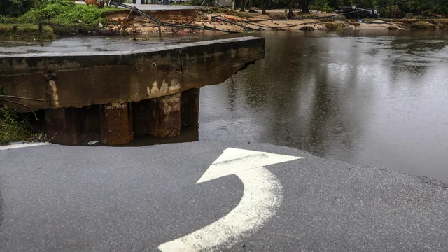 Why Left Turns Are Increasingly Banned in Cities