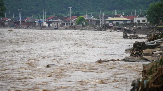 30 people killed by heavy rain in Beijing, 80,000 evacuated