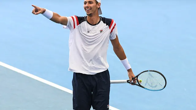 Canadian Open champion starts title defence with victory, faces Medvedev next